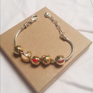 🎉Make an offer🎉 NEW EMJOI CHARM BRACELET